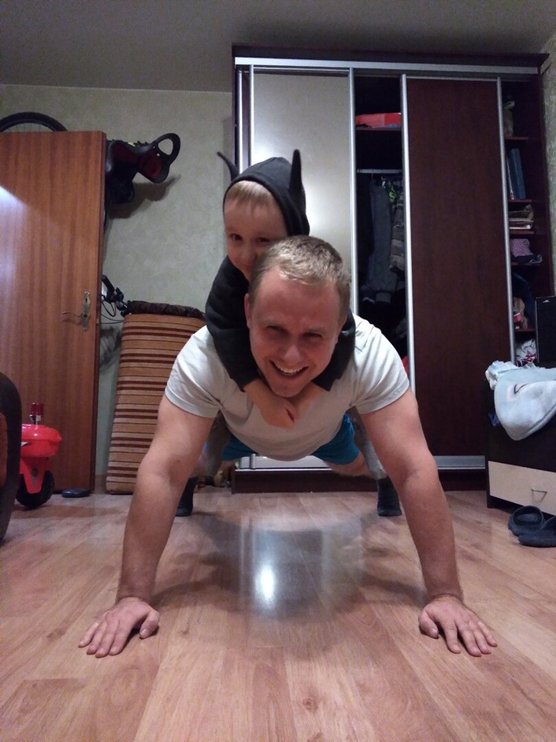 Дома так же я иногда тренировал его, просто обще-физически нагрузки.