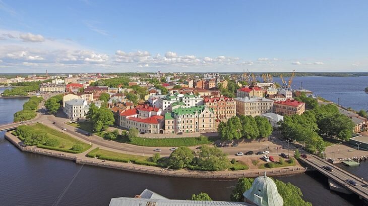  Вид на центральную часть города с башни Св. Олафа Выборгского замка. Фото: Википедия