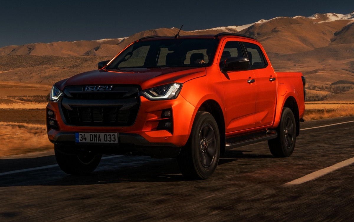 Isuzu D-Max Double Cab на дороге, 12.2020. Фото: isuzu.co.jp / autowp.ru