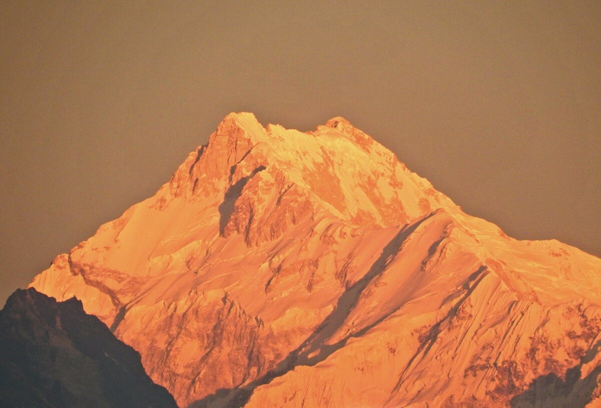 Цвет гималаи. Пик Канченджанга. Гималаи. Гималаи Индия.