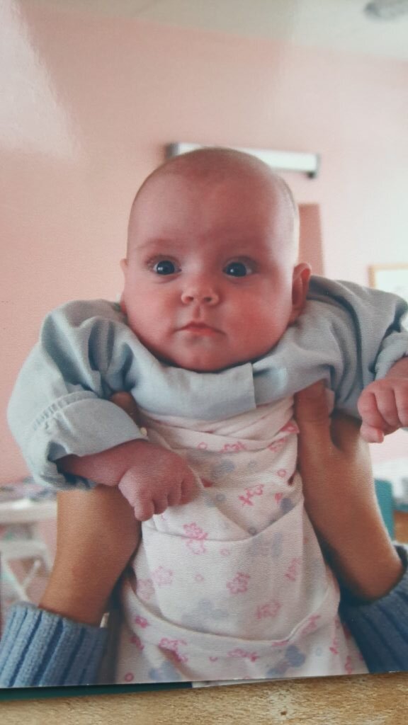 Старшая дочь Светланы — Вероника. Первое фото первой встречи в доме ребенка.