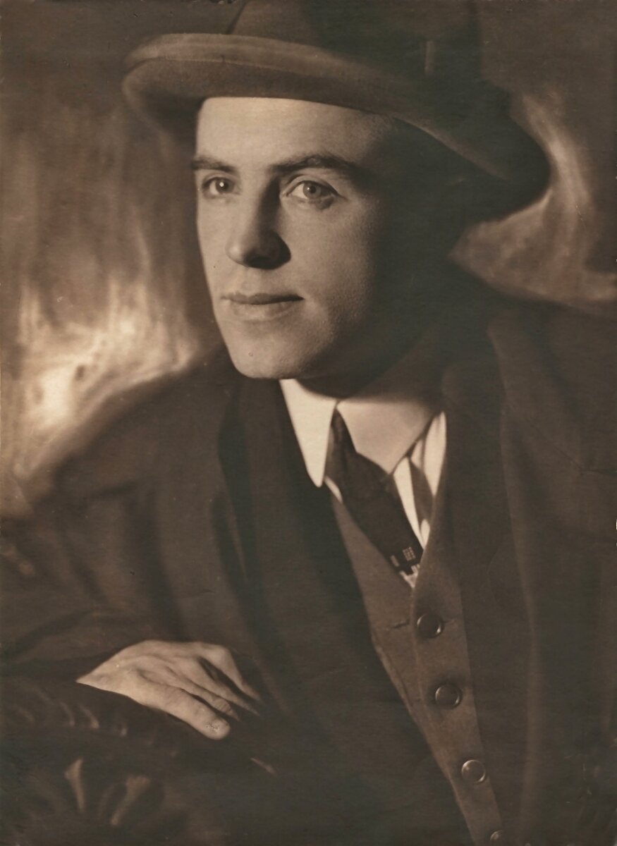 Николай Николаевич Зару́дин (1899—1937),  русский советский поэт и прозаик.                        Фото со свободного доступа Яндекс. Картинки