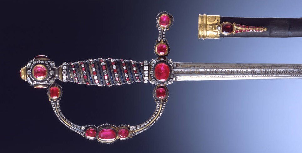 Эфес и верхняя часть ножен "Рубинового гарнитура".