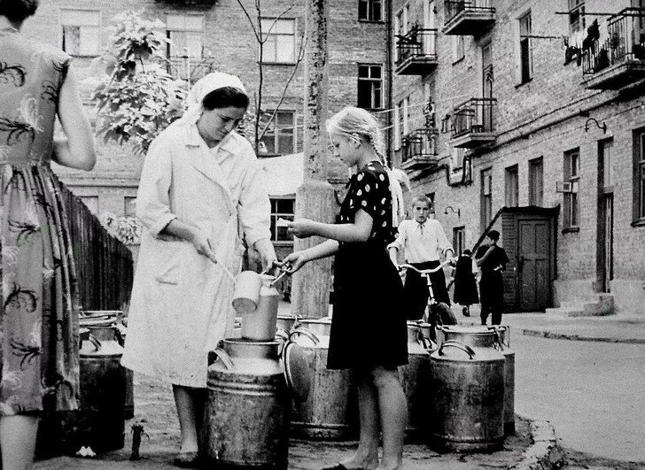 Вот таким черпаком разливали молоко в СССР. Фото: открытый источник.