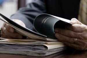 Ключевым моментом при решении вопроса, где будет проводиться расторжение заключенного брака, является наличие в паре детей. Если их нет, то все предельно просто – подается заявление в орган ЗАГСа и получается Свидетельство о расторжении брака.