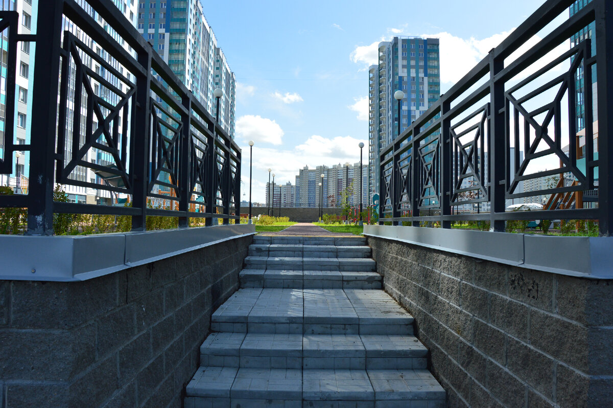 Вход на детскую площадку ЖК Огни Залива.