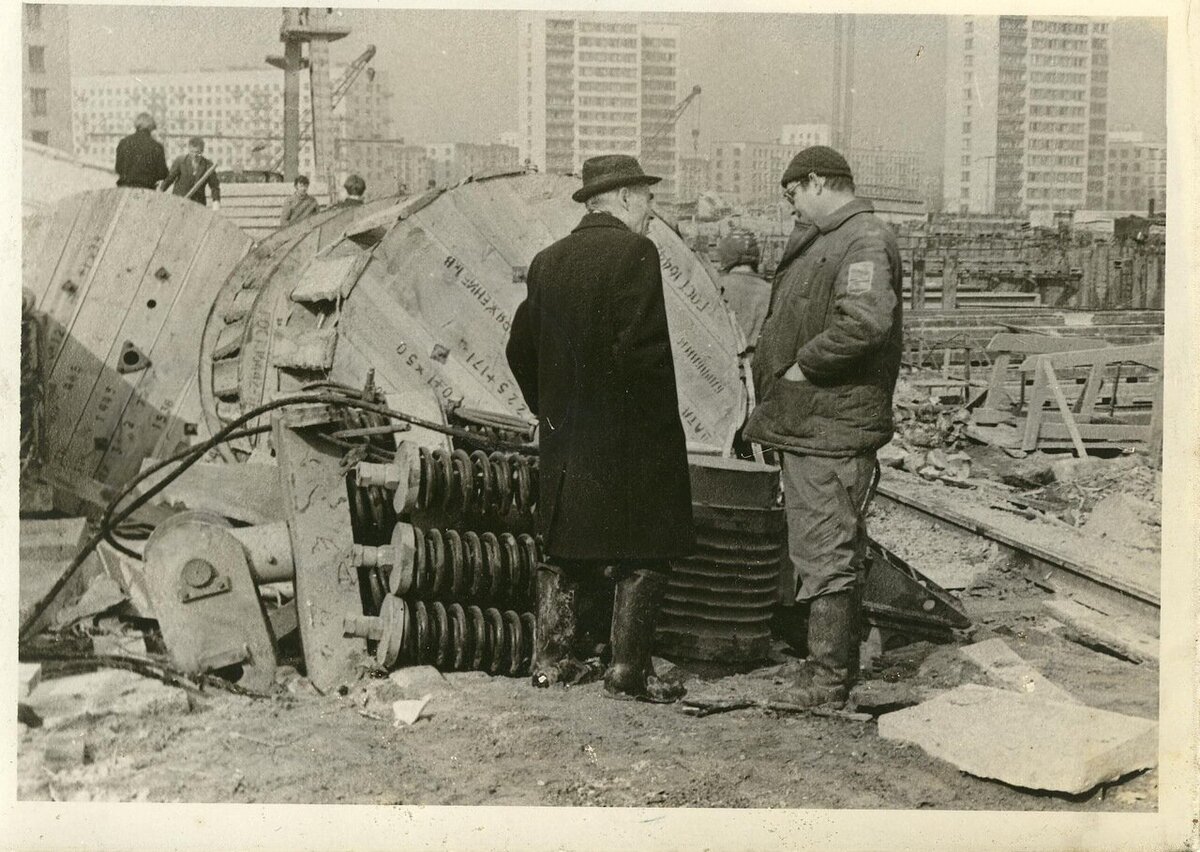 История строительства московского. Метро проспект ветеранов 1977. Строительство метро проспект ветеранов. Стройка метро Кировский завод Ленинград. Строительство станции метро проспект ветеранов.