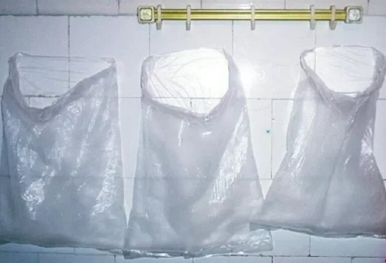 Роллы в пакете. Веревка для пакета. Пакеты сушатся. Пакеты стирали и сушили. Веревка для пакета.