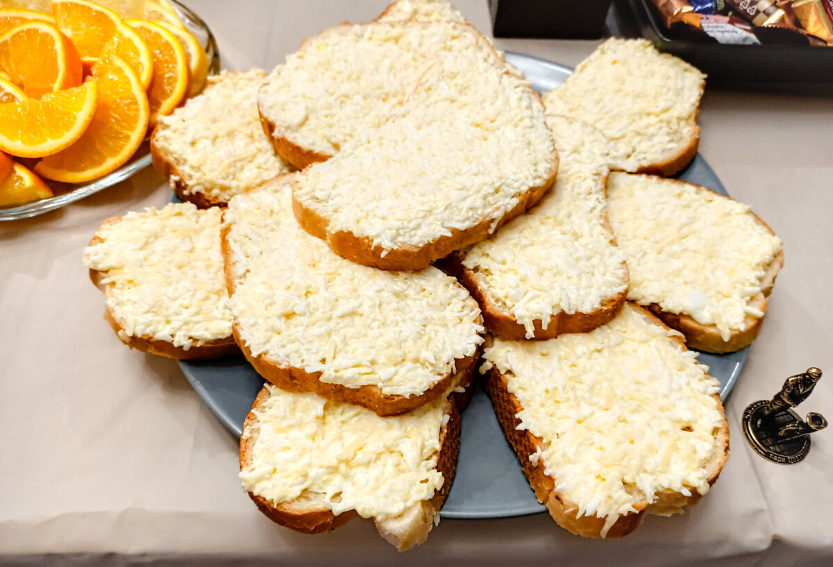 Студенческие бутерброды (батон, сыр, яйцо, чеснок)