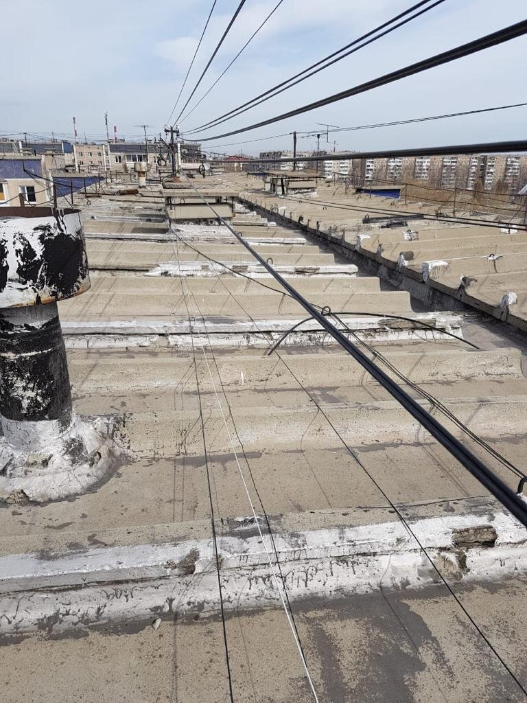 Разрушение на стыках кровельных панелей