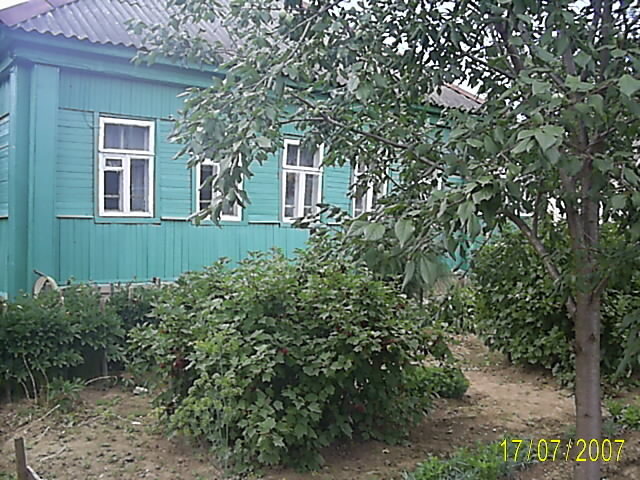 фото автора. Вот так выглядел дом раньше. Не нашёл фотки с прошлого года.