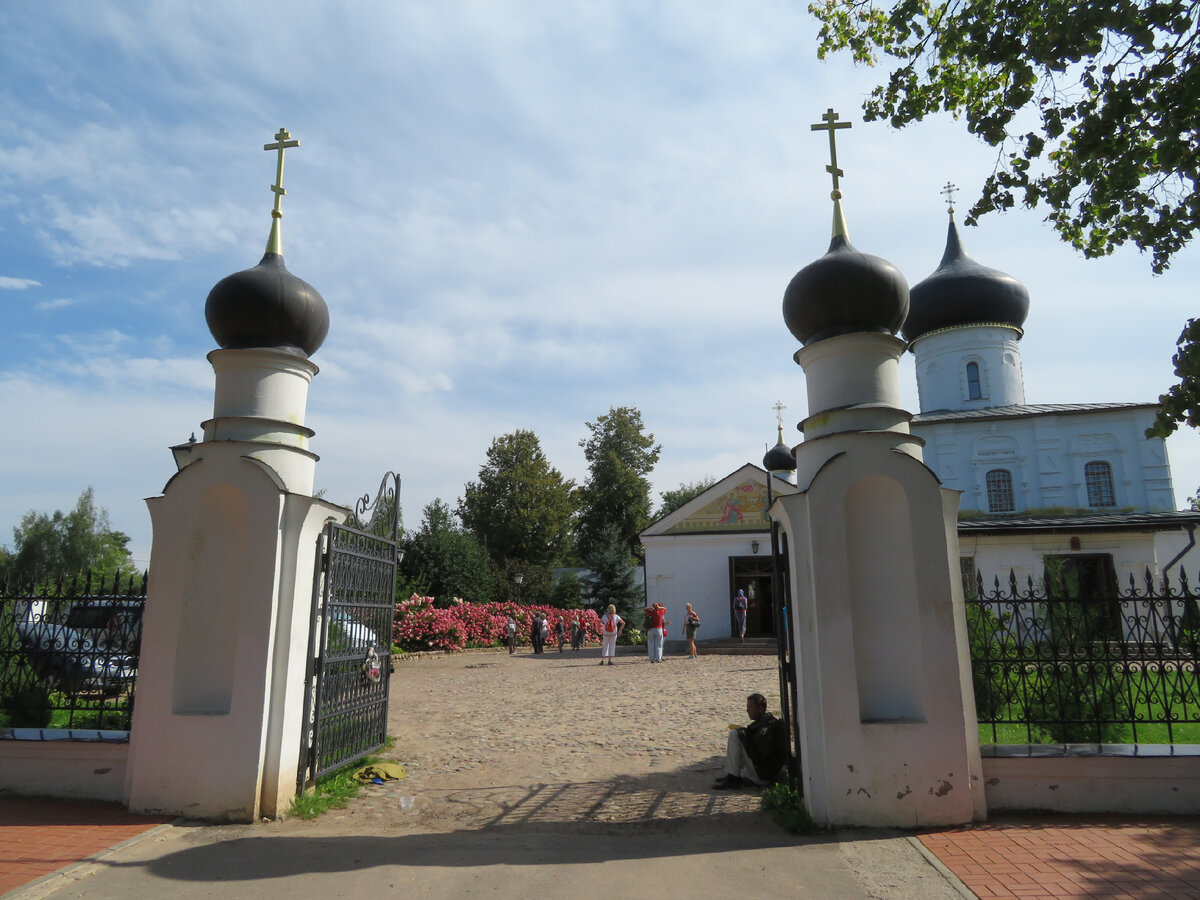 Г старая русса. Магазин Никола город Старая Русса. ДПЦ Старая Русса. Магазины города Старая Русса. Старая Русса центр фото.