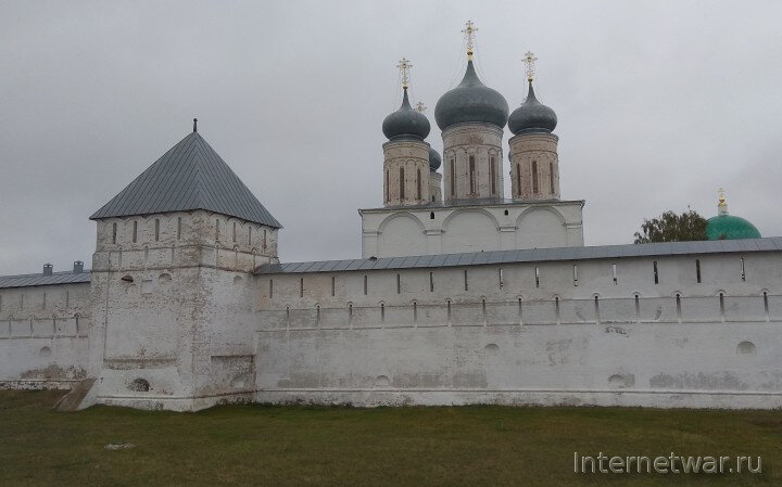 Восточная башня.