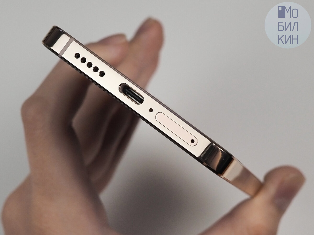 Снизу: разъём Type-C, динамик, микрофон, лоток для двух SIM-карт