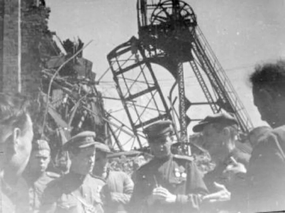 Поднимать Донбасс отправились лучшие умы и рабочие кадры со всего Союза: инженеры, конструкторы, строители, шахтёры