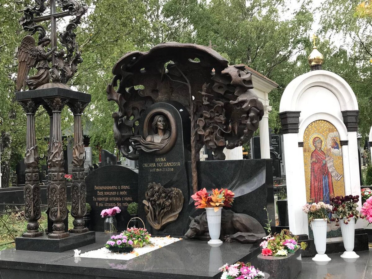 Самые красивые могилы троекуровское кладбище