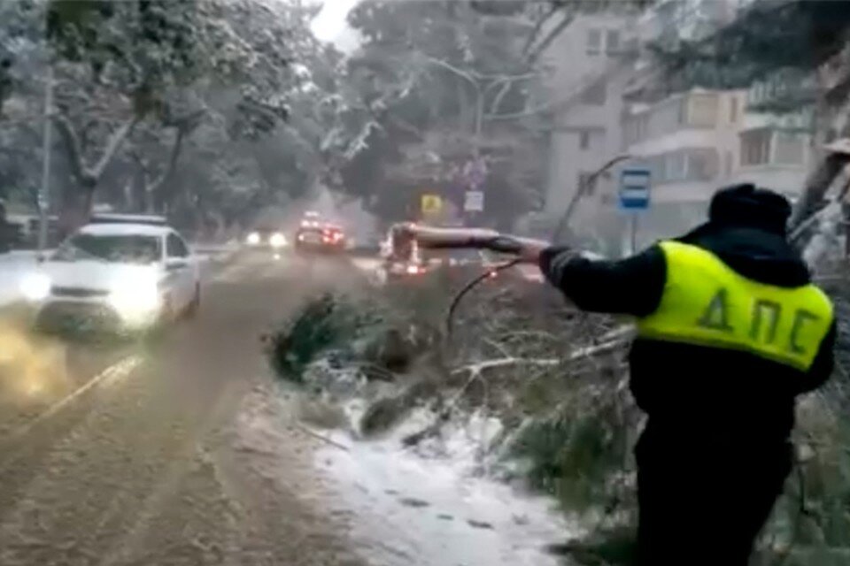     Перекрыта одна полоса для движения