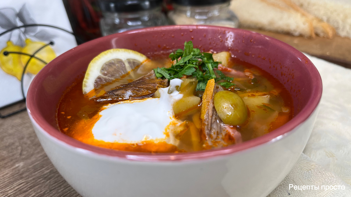 Приготовила блюдо "Два в одном" ну, очень вкусную солянку сборную мясную.
