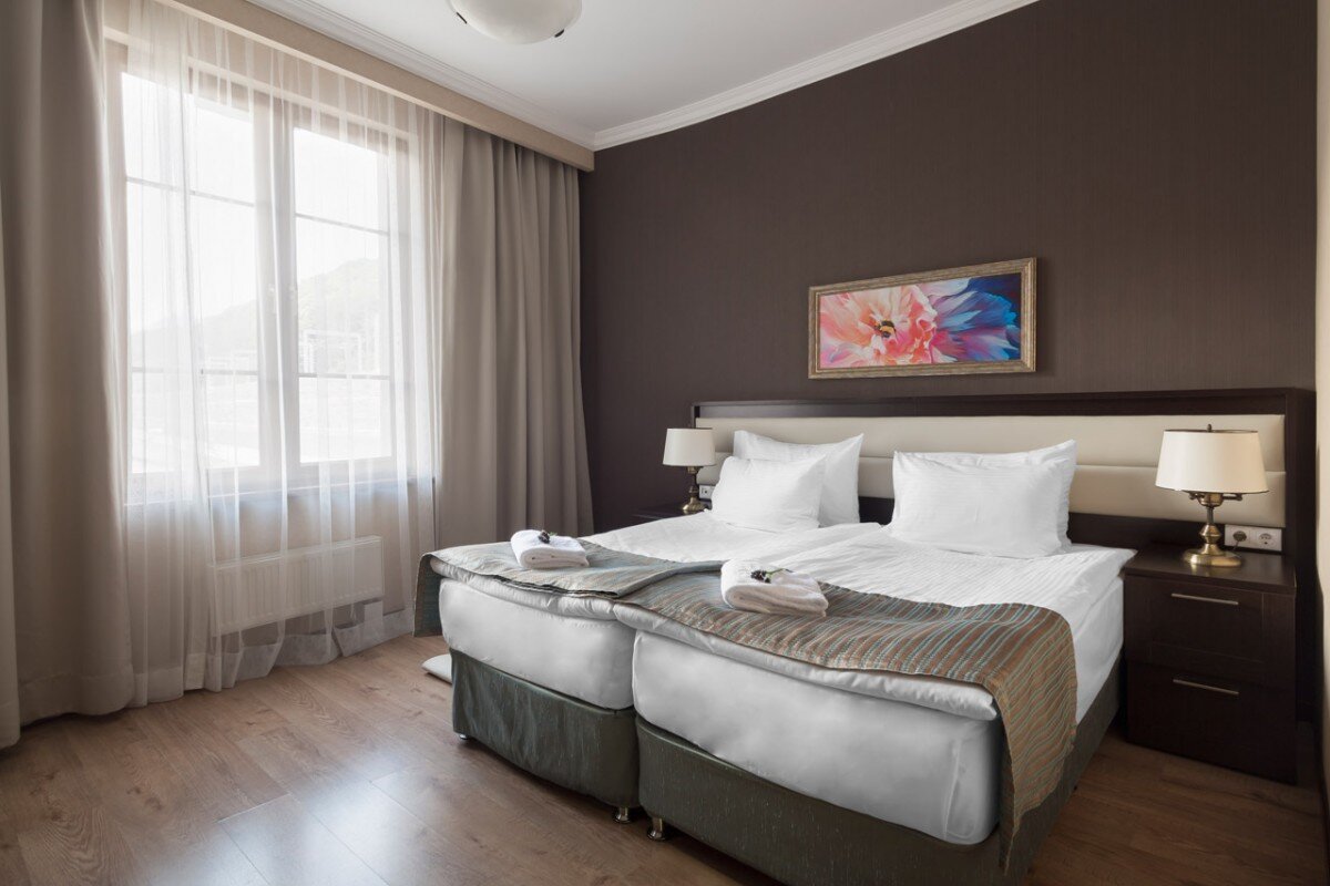 Спальня на двоих с раздельными кроватями