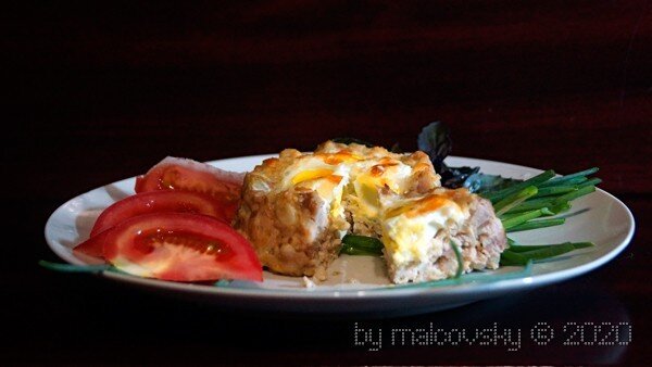 Мясные гнёзда с перепелиными яйцами.
