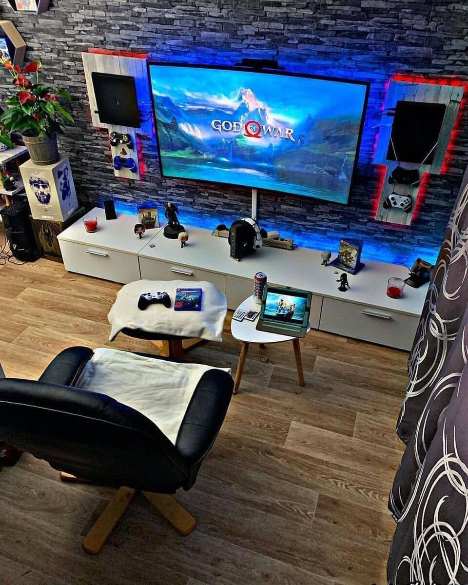 Скромное но стильное оформление под бело-серую стилистику God of War, c в краплением красного цвета