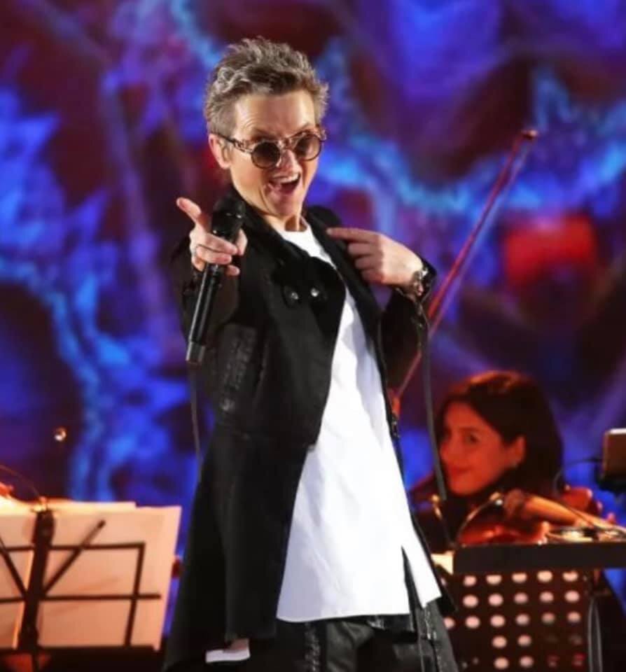Источник: https://www.facebook.com/surganovaofficial