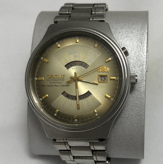 Orient College, фотография взята с сайта https://antique-watch.com.ua/katalog_chasov/naruchnye_chasy_orient_/muzhskie_naruchnye_chasy_orient_college_zelenye_multi_calendar