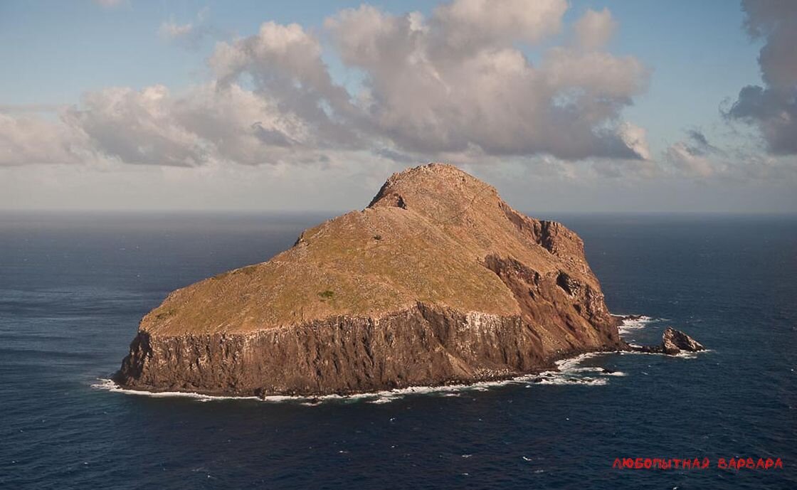 Остров адрес. Редонда остров. Редонда Антигуа. Redonda Island Редонда. Маленькие необитаемые острова в России.