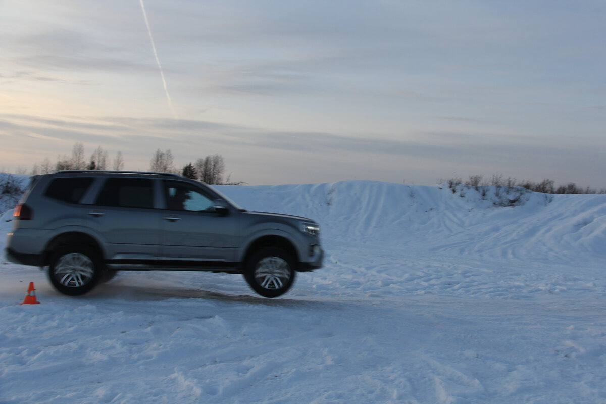 Toyota Land Cruiser Prado или Kia Mohave? Тест рамных на снегу ...
