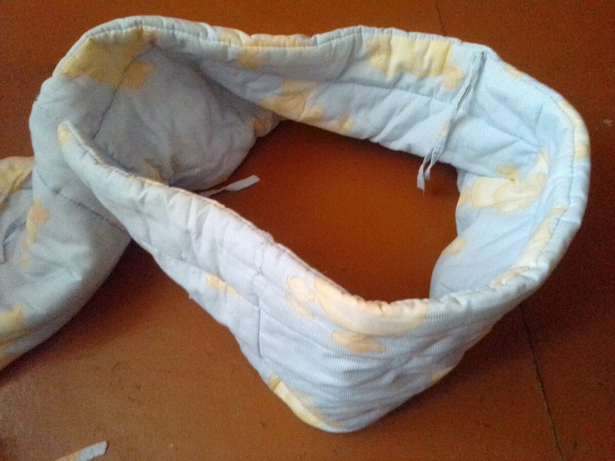 Если сложить длинную сторону бортиков кольцом, получаются... бортики, но уже для кошачьего гнезда.