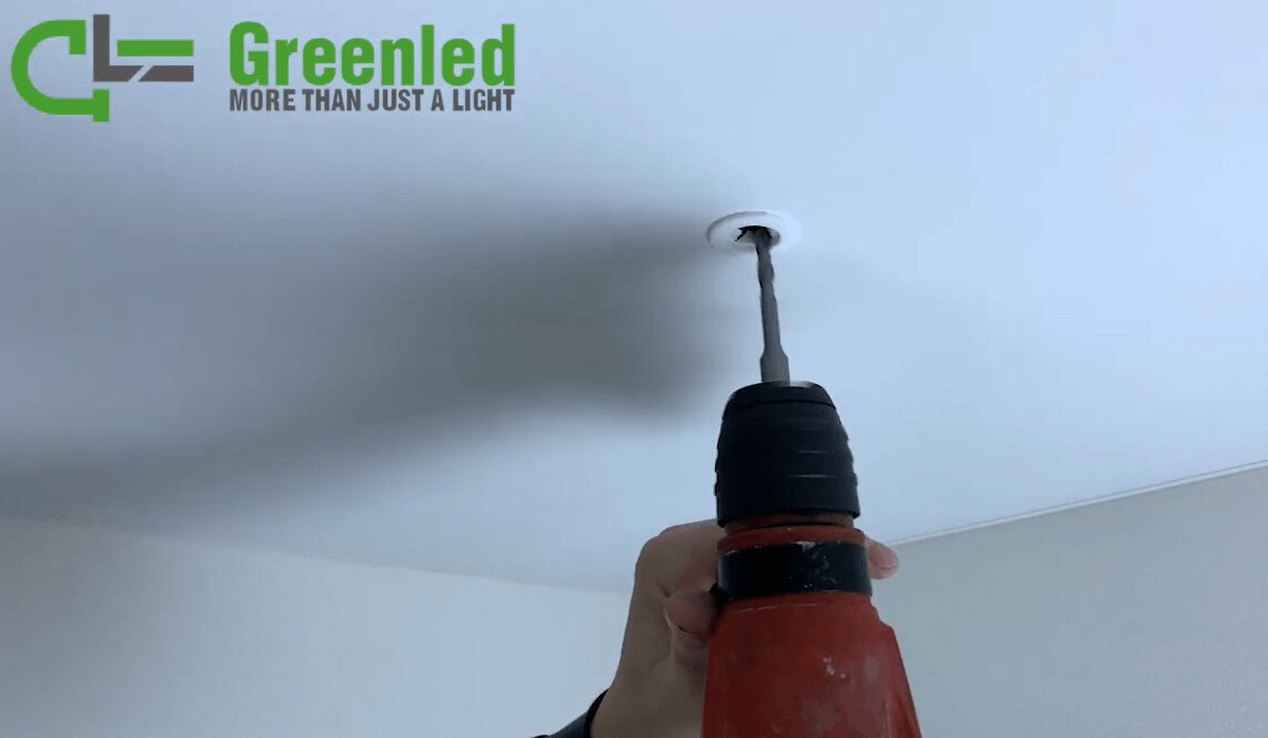 Монтаж трековых светильников на натяжной потолок без демонтажа ...