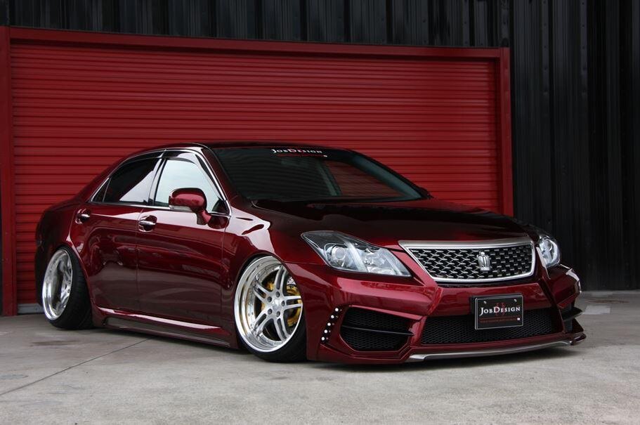 Toyota Crown Majesta 200 Tuning