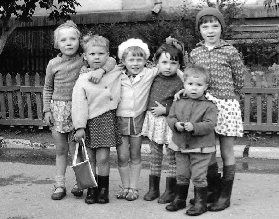 Дети ссср какого года. Дети 80-х. Дети семидесятых лет. Одежда советских детей. Одежда детей в 80-е годы.