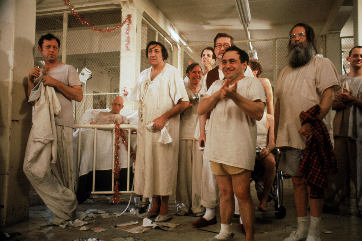 Беапорчдок в психушке.