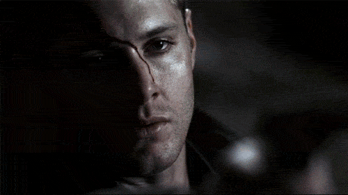 Момент из сериала "Сверхъестественное".  По сюжету револьвер сделал Сэмюэль Кольт.