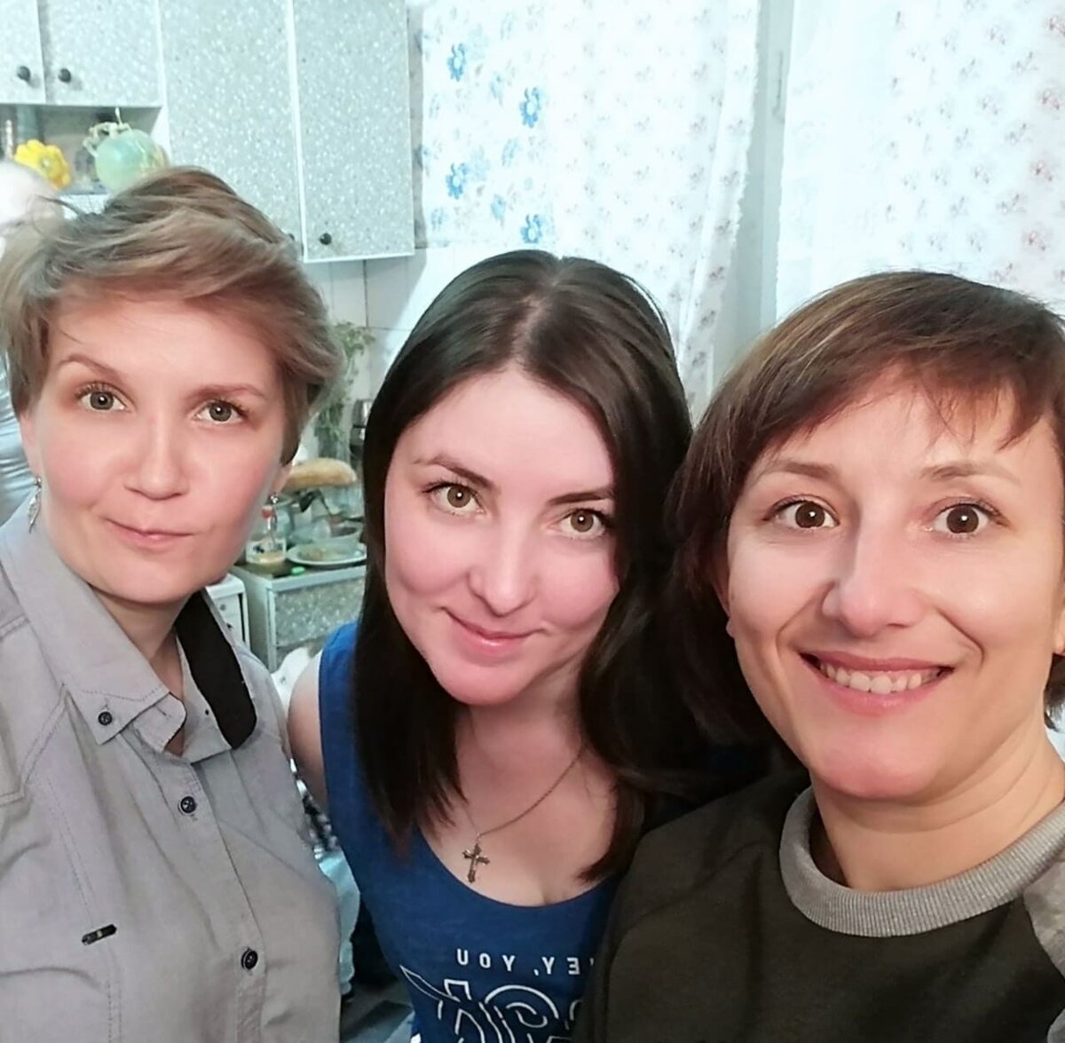 Фото из личного архива. Мои красавицы - племянницы и невестка.