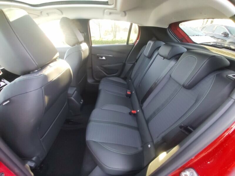 Peugeot 208. Источник иллюстрации - Яндекс.Картинки