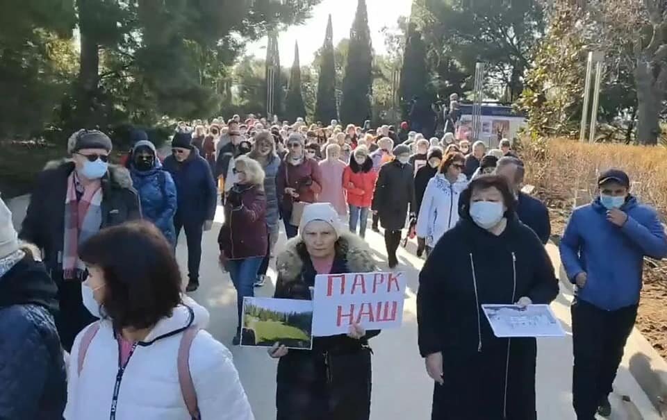 Крымчане против застройки Форосского парка. Фото автора