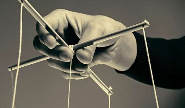 Контроль, он словно ниточки кукловода, ограничивает действия.