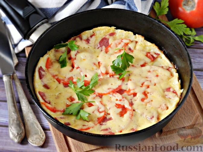 Для приготовления ленивой пиццы не нужно месить тесто и разогревать духовку. Вам понадобится совсем немного времени, чтобы приготовить быструю и вкусную пиццу на сковороде.