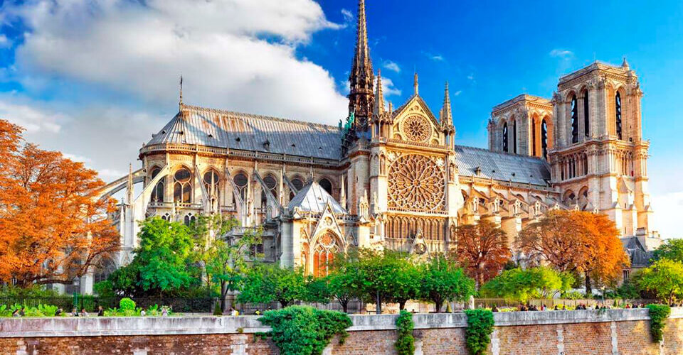 Взято с Яндекс Картинок (https://guruturizma.ru/wp-content/uploads/2018/01/Notre-Dame-Cathedral1.jpg)