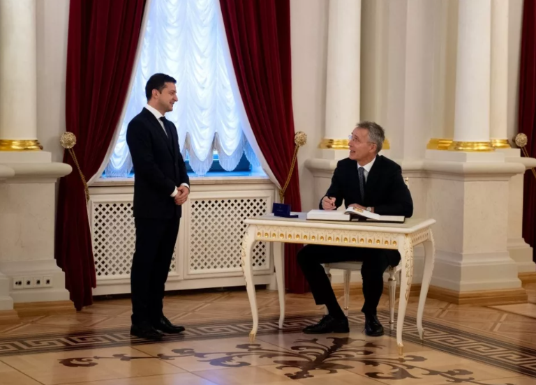 "Придется вам Зеленский еще теорию повторить..." Фото из интернета (Яндекс Дзен).