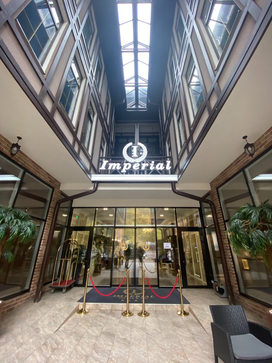 Вход в отель