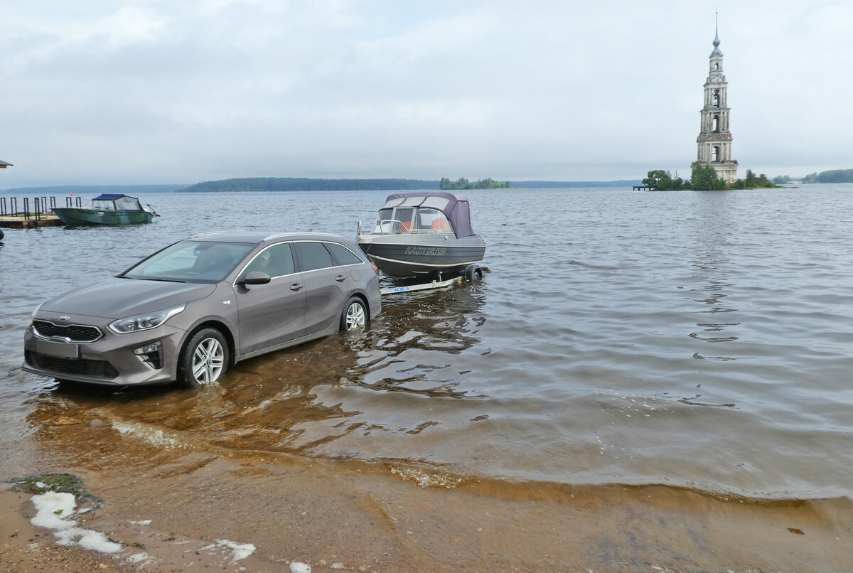 Волго вода. Волга вода. Волжская Атлантида. Волжский остров Калязин. Волга под водой.