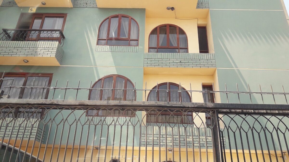 Здание в хорошем районе  Лимы (Перу)