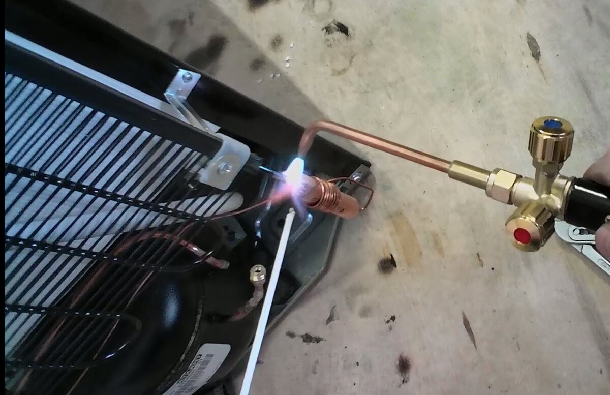 Ремонт однокамерного холодильника Саратов 452. Скриншот с моего YouTube канала Мастер Холодофф.