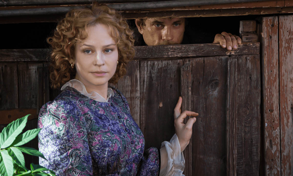 Юлия Пересильд и Александр Горбатов в сериале «Угрюм-река»