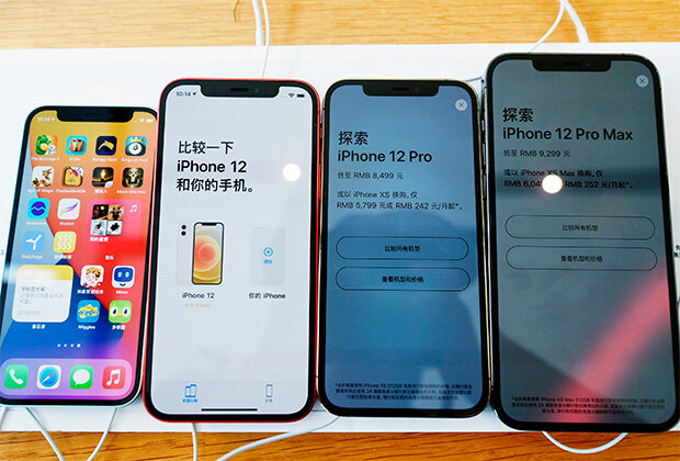 iPhone 12 mini в сравнении с остальными моделями линейки Фото: Globallookpress.com