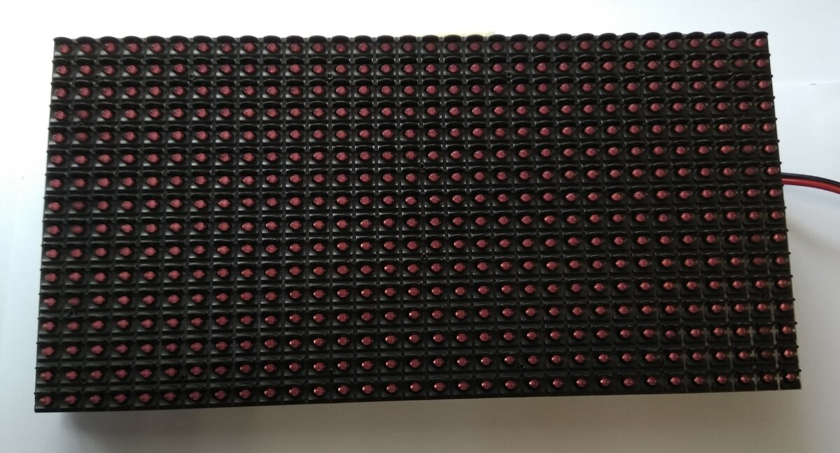 Над каждым светодиодом козырек как у светофора.