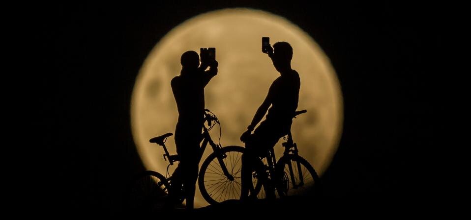 Суперлуна в 2018 году с острова Ланселин, Австралия.